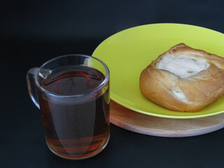 Bread with cottage cheese