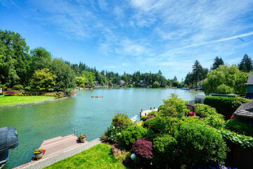 Fototapeta premium lake and homes