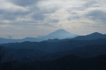 Fototapeta premium 奥多摩からの富士山の眺め。 Aerial Panorama Landscape, Fuji Mountain, Japan 