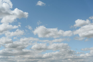 Fototapeta na wymiar Blue sky with beautiful and fluffy white clouds