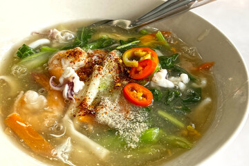 Wide Rice Noodles with Seafood in Gravy Sauce (Rad-Na Taley)