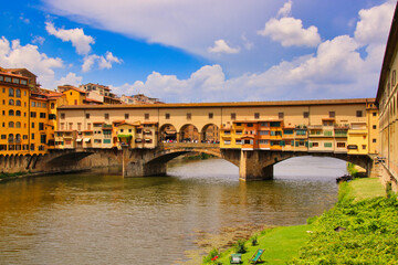 Fototapeta na wymiar Ponte Vecchio over Arno river in Florence, Italy