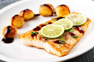 Salmon Fillet with potatoes, Lime and Balsamic Sauce