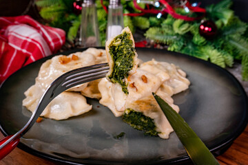 Fried dumplings stuffed with spinach.