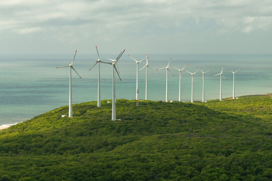 Parque e&oacute;lico em Mataraca, Rio Grande do Norte, Nordeste, Brasil, Zig Koch, renov&aacute;vel, tecnologia, ind&uacute;stria, ambiental, aerogerador, escurecer