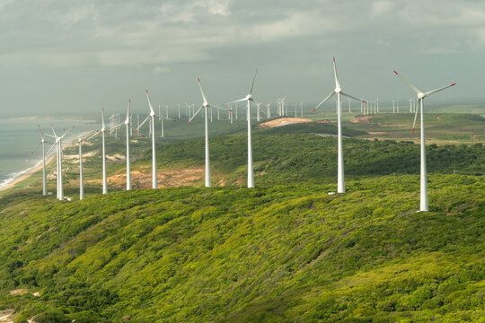 Parque e&oacute;lico em Mataraca, Rio Grande do Norte, Nordeste, Brasil, Zig Koch, renov&aacute;vel, tecnologia, ind&uacute;stria, ambiental, aerogerador, escurecer