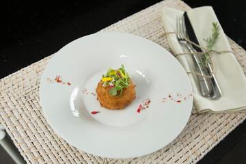Tasty food; Dish served with starter food that is served before the main course.