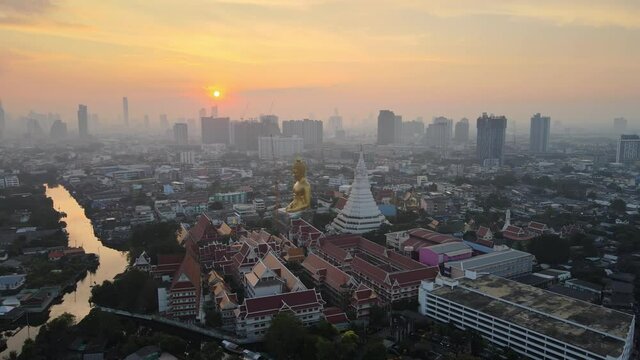 4k footage of the Wat Paknam Bhasicharoen. This royal wat, a Buddhist monastery or temple, was established in 1610 and is located in the Phasi Charoen district of Bangkok along the Chao Phraya River.
