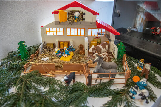 DIY Weihnachtskrippe mit Schl&uuml;mpfen