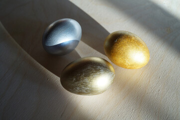 Silver, gold and bronze eggs