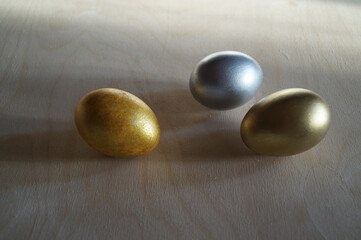 Silver, gold and bronze eggs