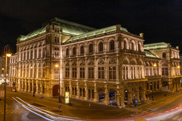 Fototapeta na wymiar Vienna Opera House at Night