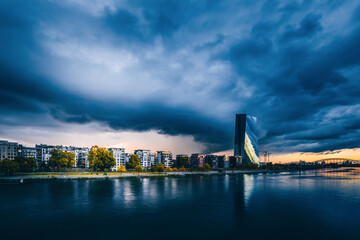Thunderstorms and storms with weather phenomena over Frankfurt. Clouds over the skyline and the Main. Dramatic mood with skyline. Boot auf dem Fluss. 