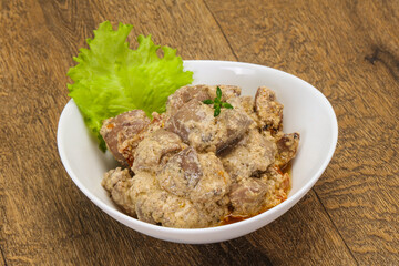 Chicken liver with cream and dry tomatoes
