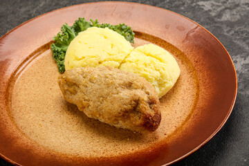 Crispy chicken cutlet with mashed potato
