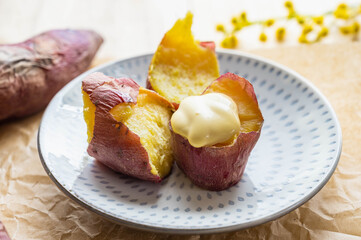 マヨネーズを乗せた焼いも