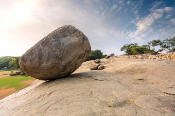 Fototapeta na wymiar Krishna's butterball, the giant natural balancing rock in Mahabalipuram, Tamil Nadu, India