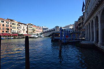 Fototapeta na wymiar Venezia - Ponte di Rialto sul Canal Grande