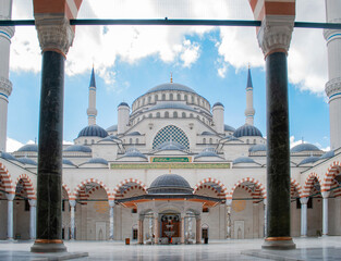 The new Çamlıca Mosque from the main entrance to the mosque of Istanbul.