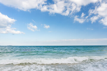 Fototapeta na wymiar Sea waves and blue sky on sunny day background. copy space