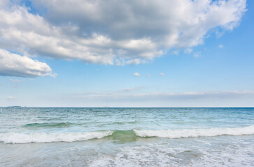 Fototapeta premium Sea waves and blue sky on sunny day background. copy space