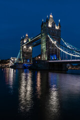 Fototapeta na wymiar Paisaje con el Tower Bridge