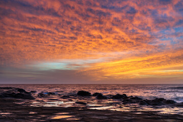Obraz premium High Cloud Sunrise Seascape from Rock Platform