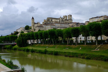 Fototapeta na wymiar View from the river of the hillside town of Auch in the south part of France