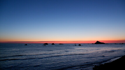 Naklejka premium Colorful sunset over Pacific ocean