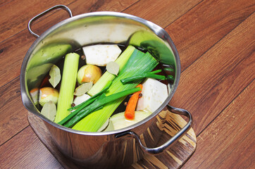 Przygotowywanie zupy w garnku