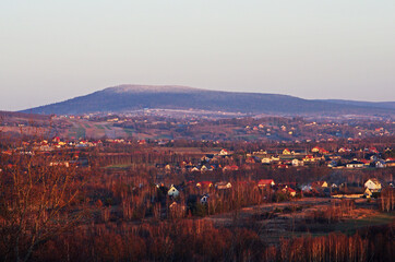 Widok z Kielc na Łysicę