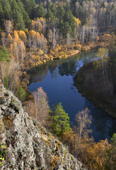 Fototapeta na wymiar View from the cliff above the bend of the river near Novosibirsk - vertically