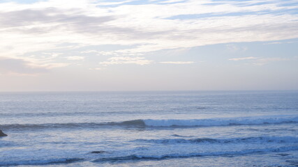 Obraz premium Rocks and ocean waves