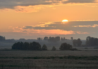 Obraz premium Morning sun over the plain