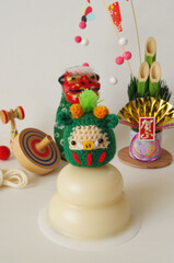 竜のあみぐるみとお正月イメージ