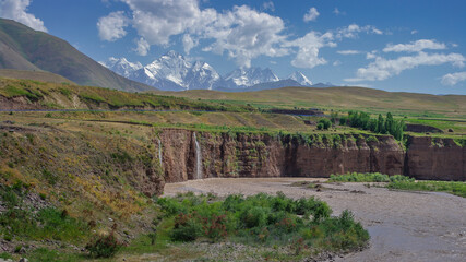 Obraz premium Colorful panoramic view of Ismoil Somoni peak formerly Communism peak with Surkhob river and waterfall between Jirgatal and Karamyk, Tajikistan Pamir