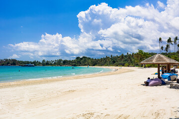 ビンタン島の美しいサンゴ礁の海