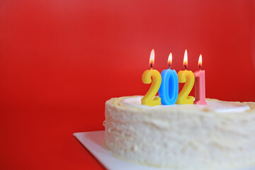 2021 calendar on the cake with red background