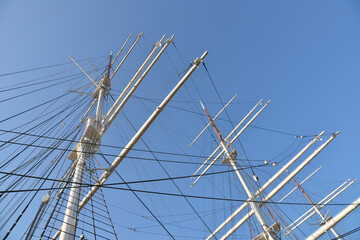 Mast and ropes