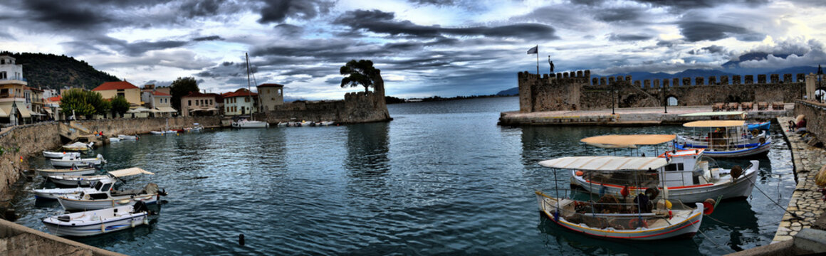 Vista de los principales monumentos de Grecia. Pueblo de Lepanto, donde luch&oacute; Miguel de Cervantes Saavedra.