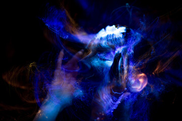 Obraz premium light painting portrait, new art direction, long exposure photo without photoshop, light drawing at long exposure