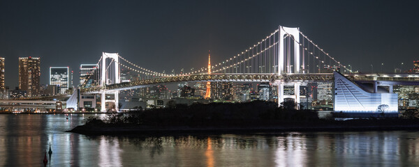 Rainbow Bridge and Tokyo Tower at night viewed from Odaiba　お台場から観たレインボーブリッジと東京タワー 夜景