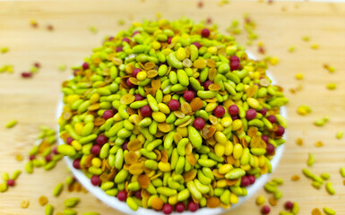 candied fennel seeds, sugar candy	