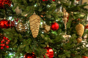 the tree is decorated with golden Christmas decorations and decor with lights
