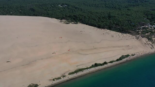  Paragliders fly over the Dune of Pilat ( Dune du Pilat ), Arcachon, France. Largest sand dune in Europe.