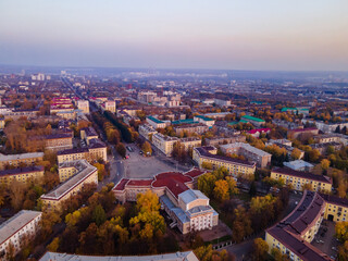 Obraz premium bird's eye view of the old city blocks with the square in the center