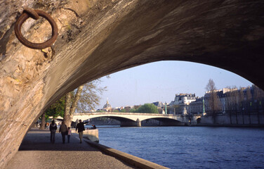 sous le pont Royal, Paris