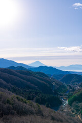 Fototapeta na wymiar 遠地から霞んで見える富士山