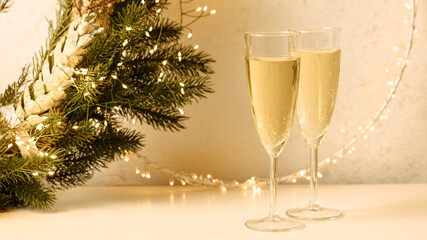 Christmas wreath with two glasses of champagne with white background and lights