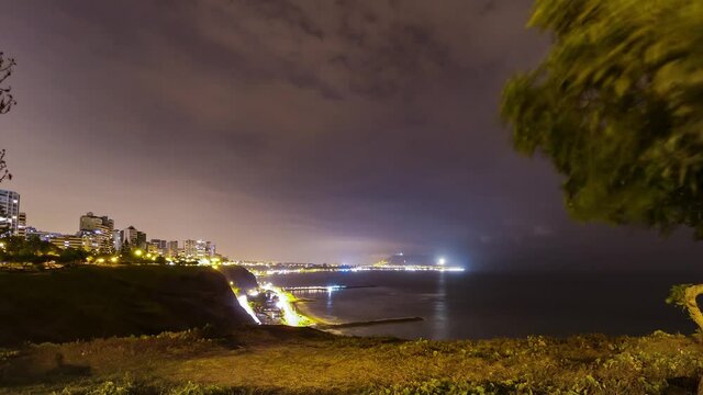 Nightlapse en la costa verde, Lima, Per&uacute;. 